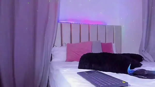 Anaroussew02 online show from 11.23.25