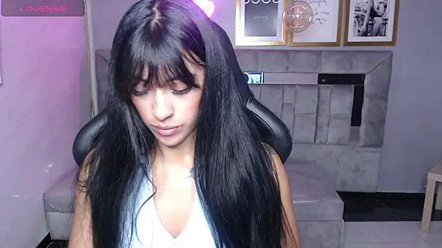 Isabella Collen v online show from 09.10.25