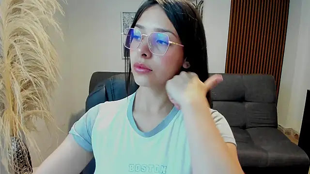 Snapshot of angeline_davies chatting on 09.23.25 angeline davies online show from 09.23.25