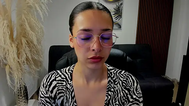 Snapshot of angeline_davies chatting on 09.26.25 angeline davies online show from 09.26.25