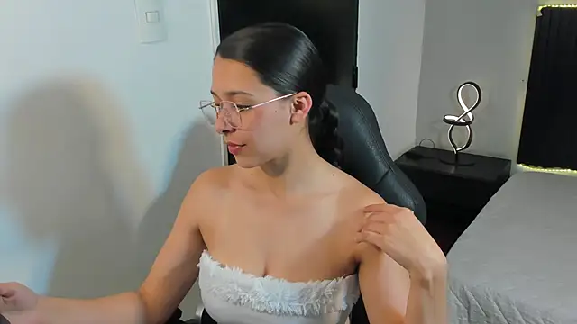 angeline davies online show from 11.27.25