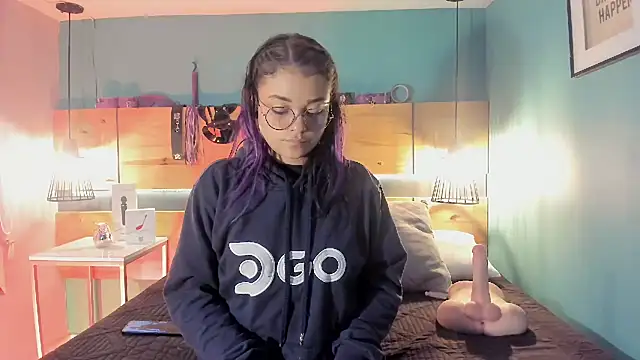 ChloeAllennn online show from 11.04.25