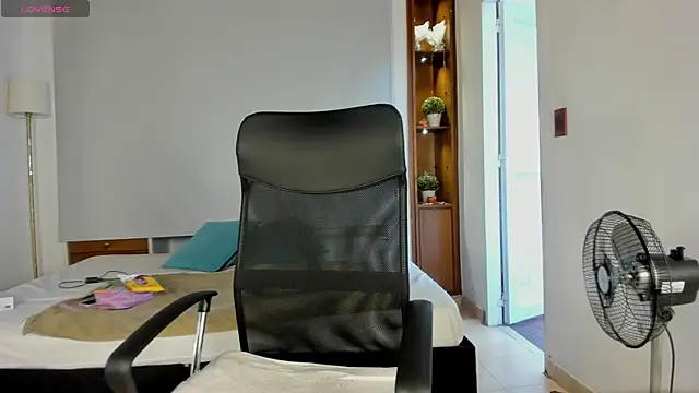 Ivaannaa  online show from 02.23.25