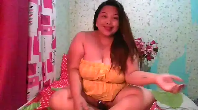 Snapshot of Sweet_fatty18 chatting on 01.04.25 Sweet fatty18 online show from 01.04.25