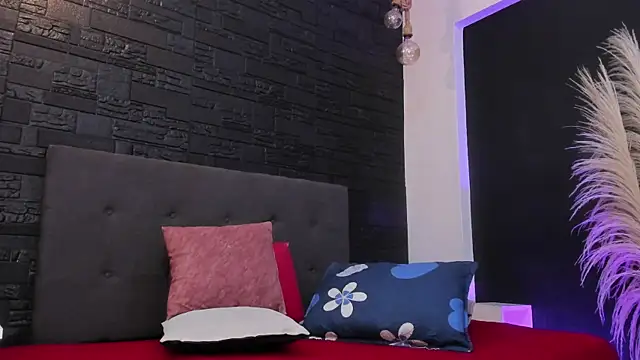 Maite Smith  online show from 10.20.25