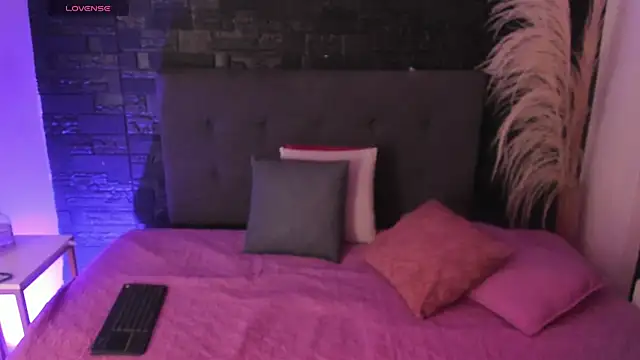 Maite Smith  online show from 12.17.25