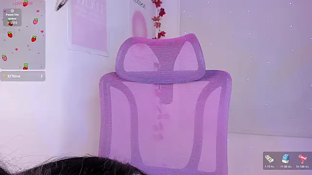 Snapshot of MiaWilsson_ chatting on 11.17.25 MiaWilsson online show from 11.17.25