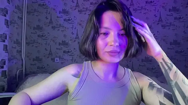 Just Scarlet  online show from 10.17.25