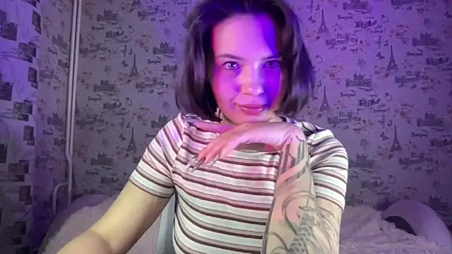 Just Scarlet  online show from 10.18.25