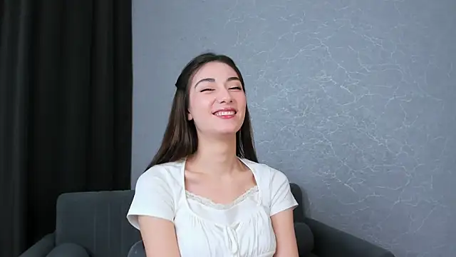 Snapshot of FloraEves chatting on 03.05.25 FloraEves online show from 03.05.25