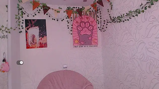 Snapshot of _miraclecattt_ chatting on 09.15.25 miraclecattt online show from 09.15.25