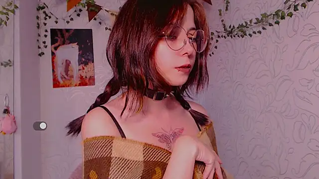 Snapshot of _miraclecattt_ chatting on 10.04.25 miraclecattt online show from 10.04.25