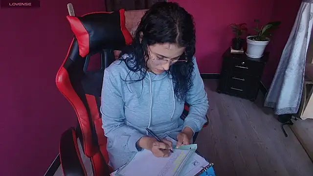 SophiTay online show from 04.16.26