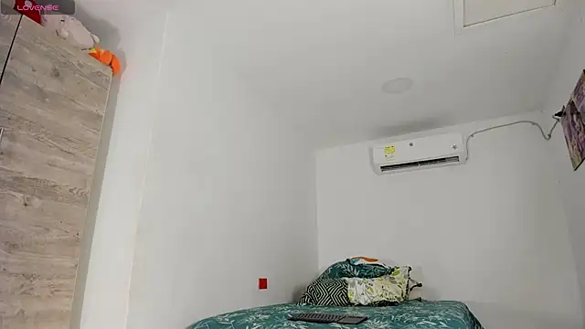 flor herrera01 online show from 12.22.25