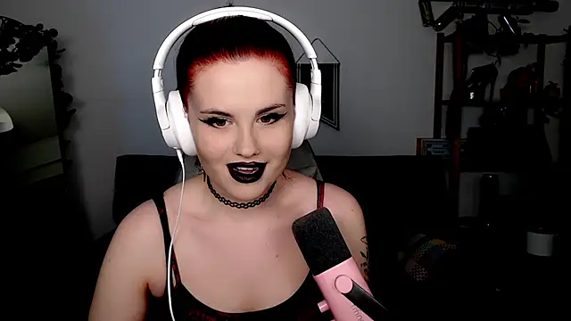 Della Ideal online show from 11.08.25