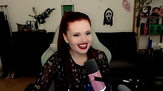 Della Ideal online show from 12.14.25