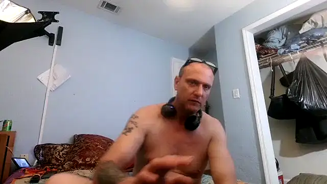 Snapshot of PornStro921 chatting on 03.14.25 PornStro921 online show from 03.14.25