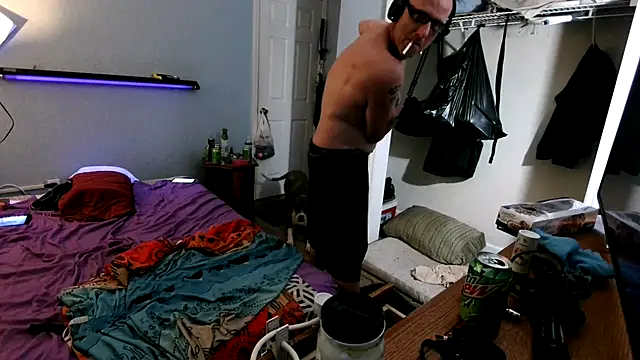 Snapshot of PornStro921 chatting on 03.14.25 PornStro921 online show from 03.14.25