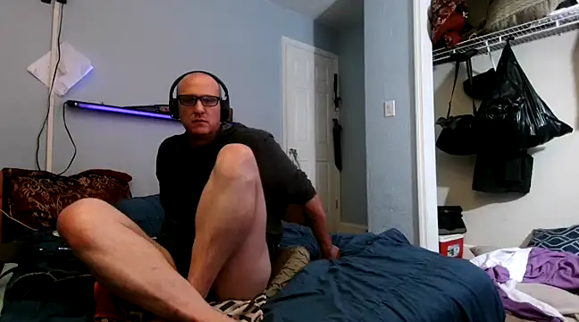 Snapshot of PornStro921 chatting on 03.19.25 PornStro921 online show from 03.19.25