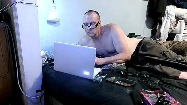 Snapshot of PornStro921 chatting on 09.30.25 PornStro921 online show from 09.30.25