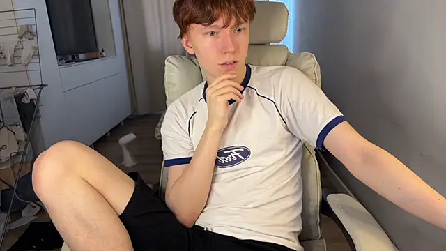 Snapshot of tommy_colson chatting on 11.04.25 tommy colson online show from 11.04.25