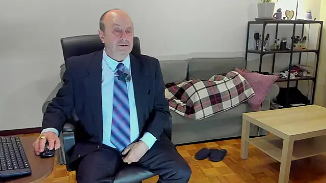 Snapshot of masterboy50 chatting on 10.19.25 masterboy50 online show from 10.19.25