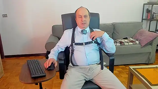 Snapshot of masterboy50 chatting on 11.28.25 masterboy50 online show from 11.28.25