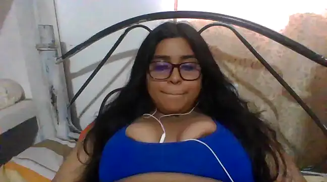 Snapshot of virginbrunette99 chatting on 02.28.25 virginbrunette99 online show from 02.28.25