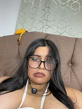 Snapshot of virginbrunette99 chatting on 07.05.26 virginbrunette99 online show from 07.05.26