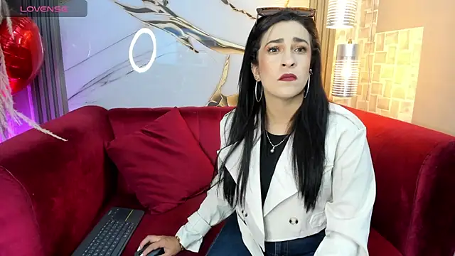 Bella williamss  online show from 11.04.25