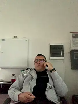 Snapshot of Mike8523 chatting on 09.28.25 Mike8523 online show from 09.28.25