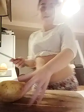 Mary-annTruestar online show from 12.04.25