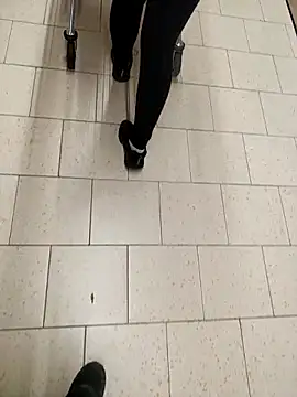 Snapshot of lalajuju972 chatting on 11.08.25 lalajuju972 online show from 11.08.25