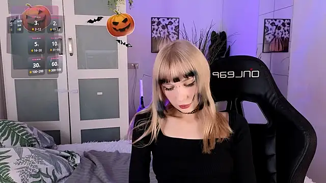 Snapshot of Cherry_Bite chatting on 10.30.25 Cherry Bite online show from 10.30.25