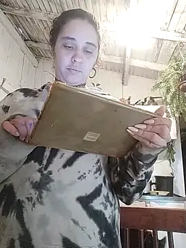 Snapshot of Fellyna chatting on 10.08.25 Fellyna online show from 10.08.25