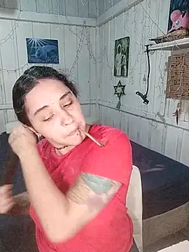 Snapshot of Fellyna chatting on 11.05.25 Fellyna online show from 11.05.25