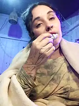 Snapshot of Fellyna chatting on 11.08.25 Fellyna online show from 11.08.25