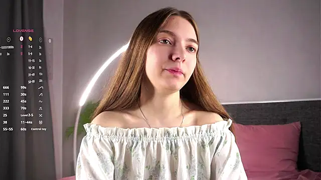 LoraDunnuck online show from 10.08.25
