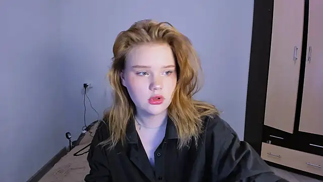 LaseyMoon online show from 11.21.25