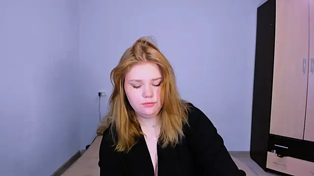 LaseyMoon online show from 11.25.25