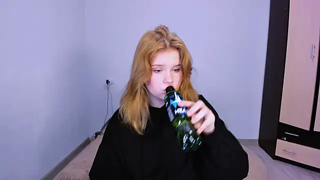 LaseyMoon online show from 11.26.25