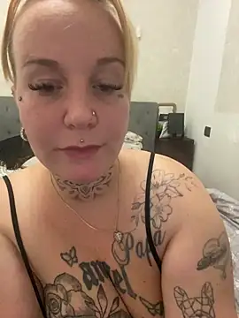 Snapshot of kahyhot chatting on 10.17.25 kahyhot online show from 10.17.25