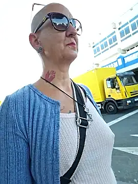 Snapshot of Emma_Milf25 chatting on 09.25.25 Emma Milf25 online show from 09.25.25