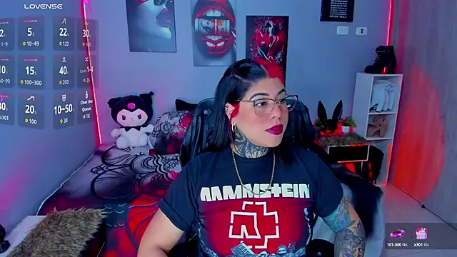 Snapshot of Veronika_metal chatting on 09.29.25 Veronika metal online show from 09.29.25