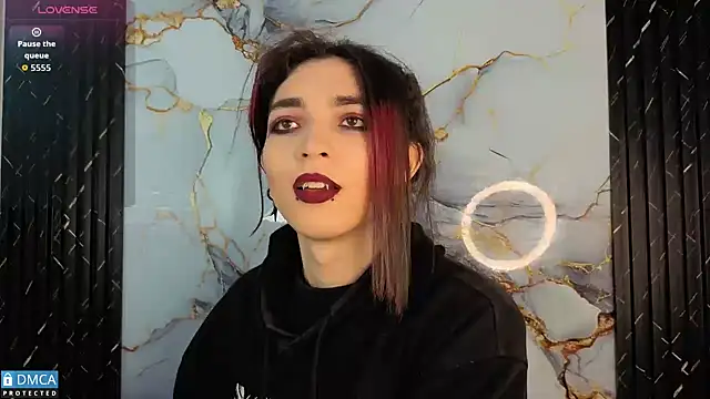 MaeveKuro online show from 11.04.25