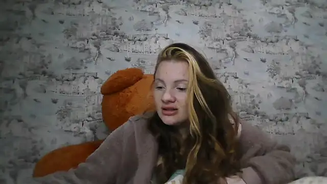 Snapshot of Eveline_May chatting on 10.23.25 Eveline May online show from 10.23.25