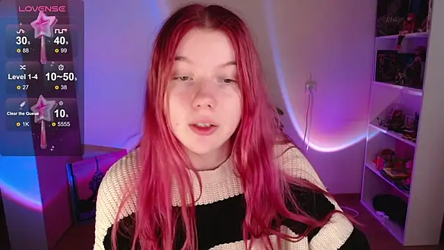 Snapshot of Strawberry_juli chatting on 10.20.25 Strawberry juli online show from 10.20.25