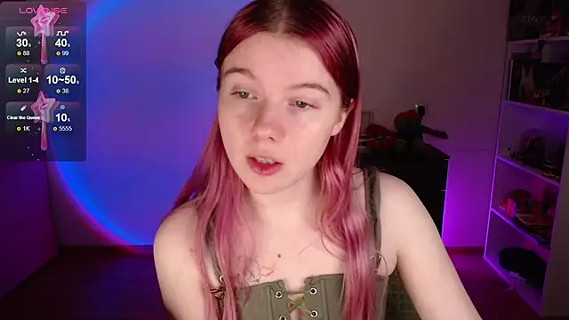 Snapshot of Strawberry_juli chatting on 11.15.25 Strawberry juli online show from 11.15.25