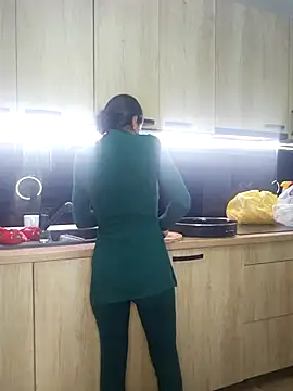 zoeylarkens online show from 10.29.25