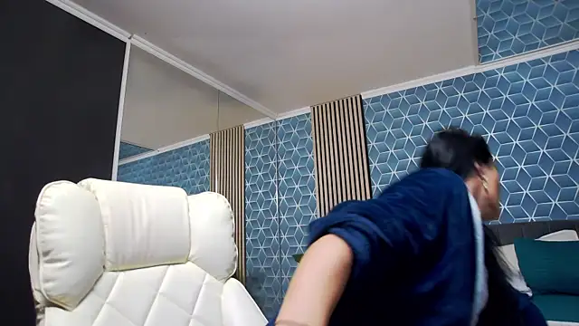 zoeylarkens online show from 11.25.25